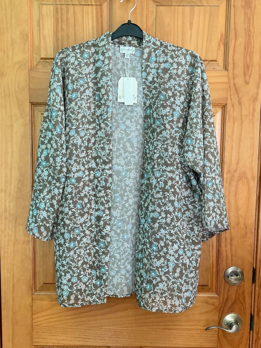 Women’s size S/M NWT Wonderly olive green floral shrug